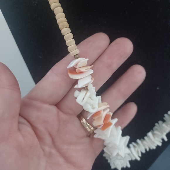 Vintage Shell and wood Bead Necklace - Picture 7 of 8